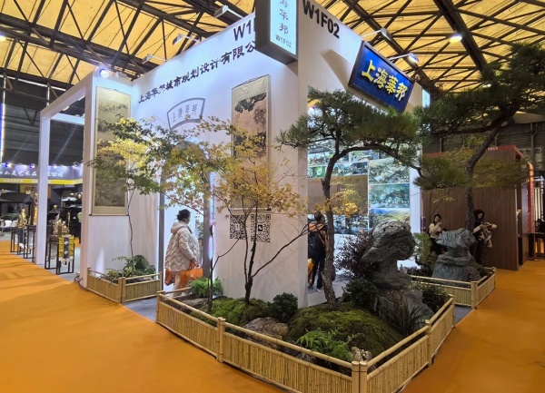 展会搭建合同属于建设工程合同吗？