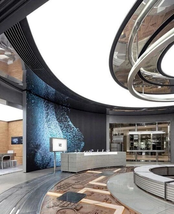 设计趋势引领｜未来展厅新范式：未来感科技空间重塑宇宙级沉浸体验